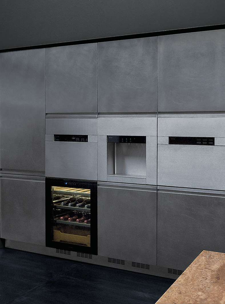 Monolit 90° la cucina lusso in acciaio con finitura hand brushed di Xera cucine